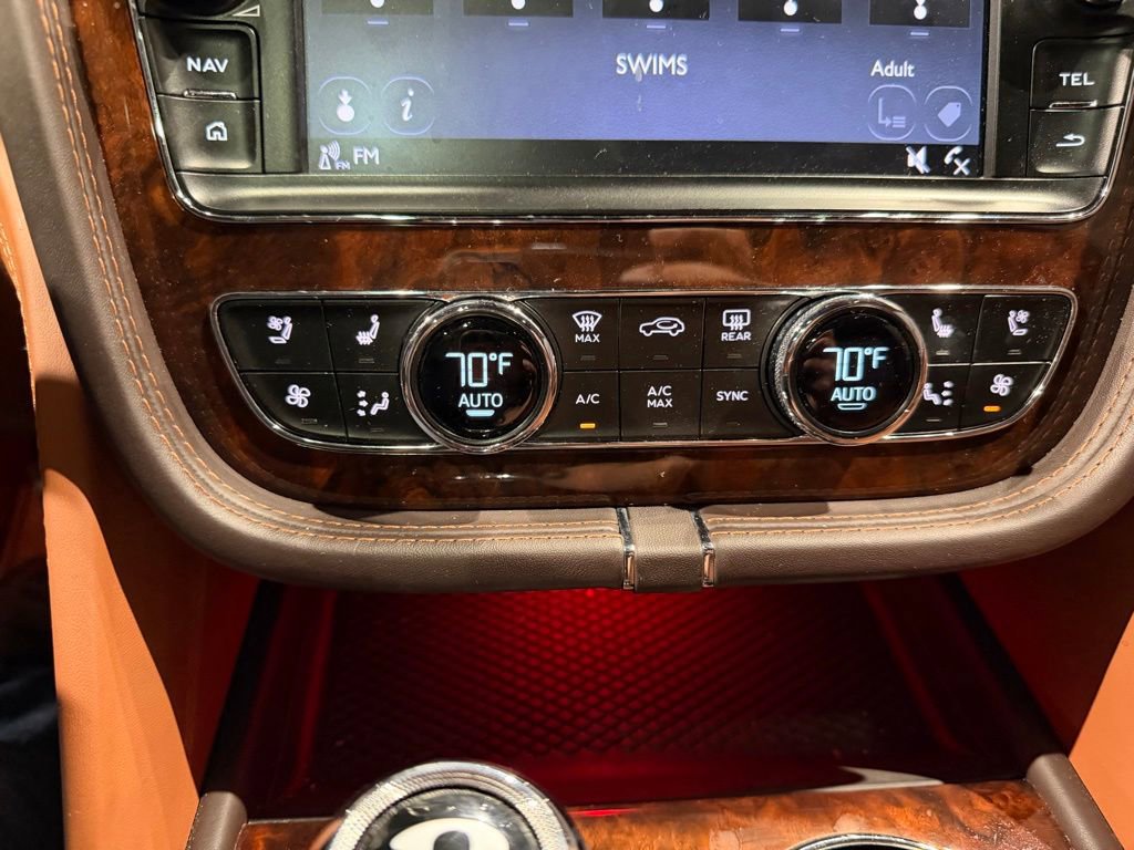 Used 2018 Bentley Bentayga AWD/4WD image 17