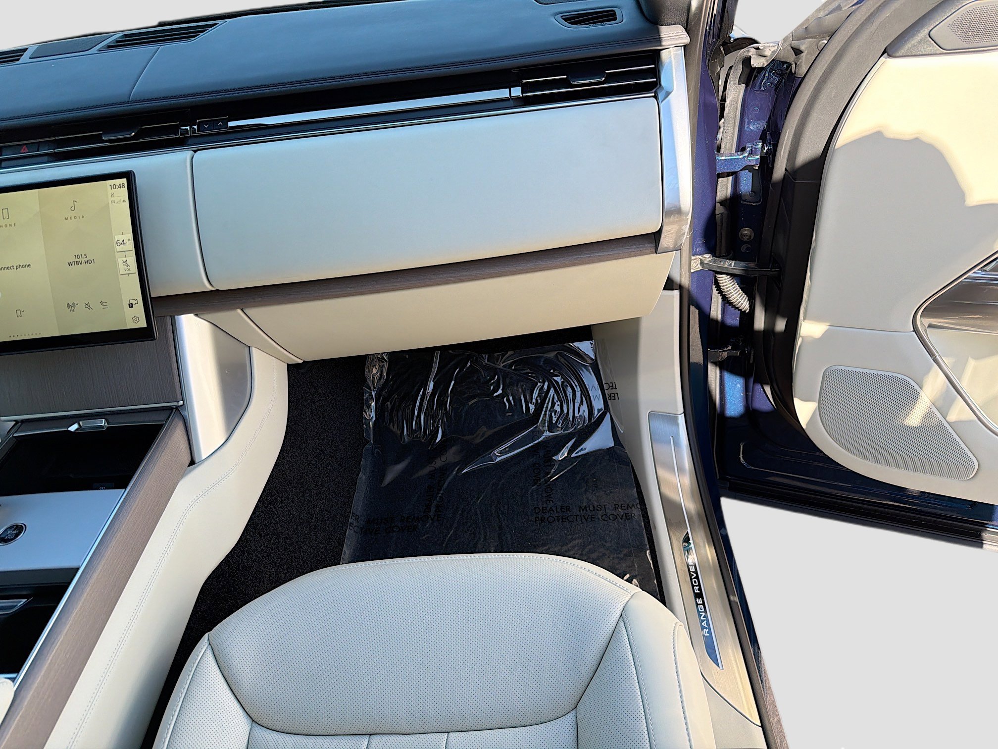 New 2026 Land Rover Range Rover SE image 17