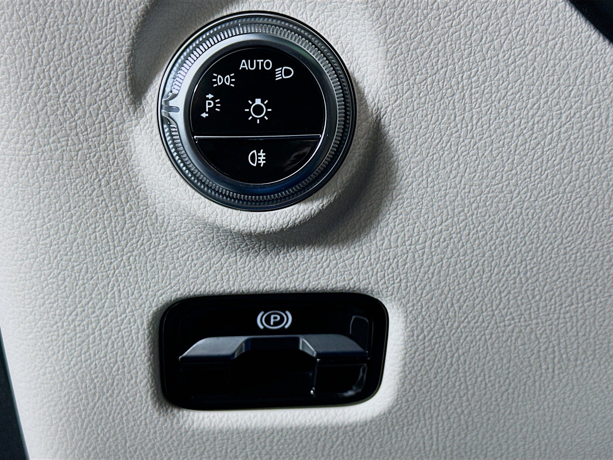 Used 2024 Mercedes-Benz C 300 Sedan image 17