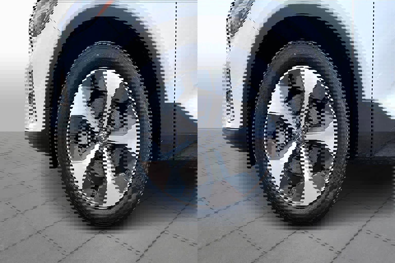 Certified 2023 Volvo XC40 B5 Plus w/ Climate Package image 11