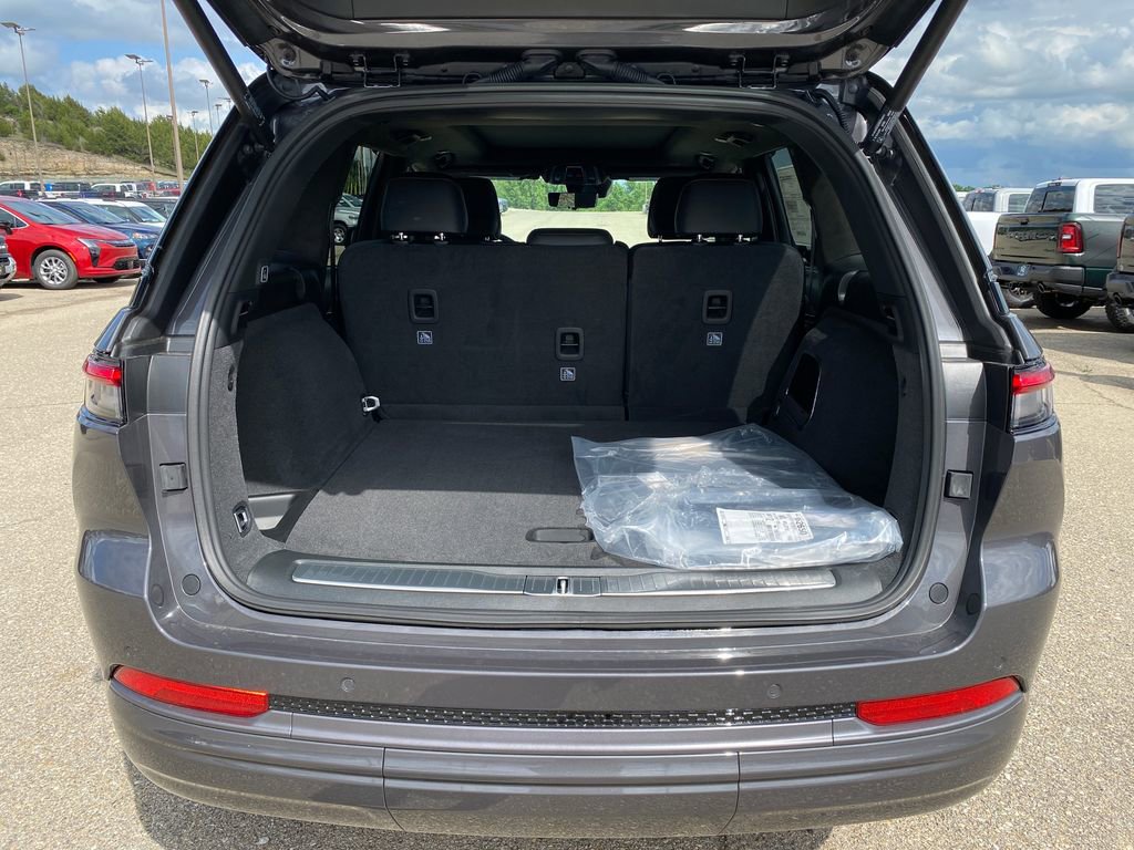 New 2026 Jeep Grand Cherokee Summit w/ Obsidian Package AWD/4WD image 19