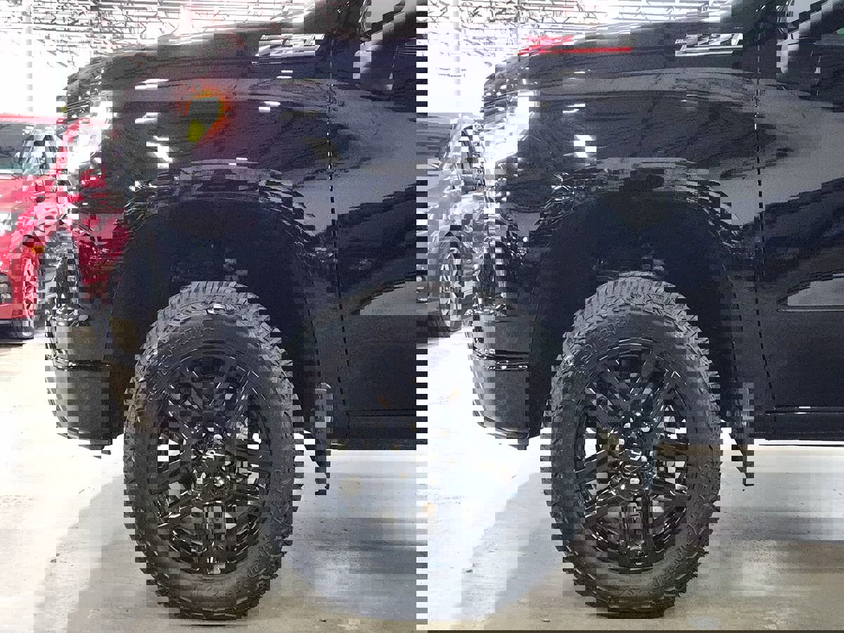 Used 2025 Chevrolet Silverado 1500 LT Trail Boss w/ Convenience Package II image 5