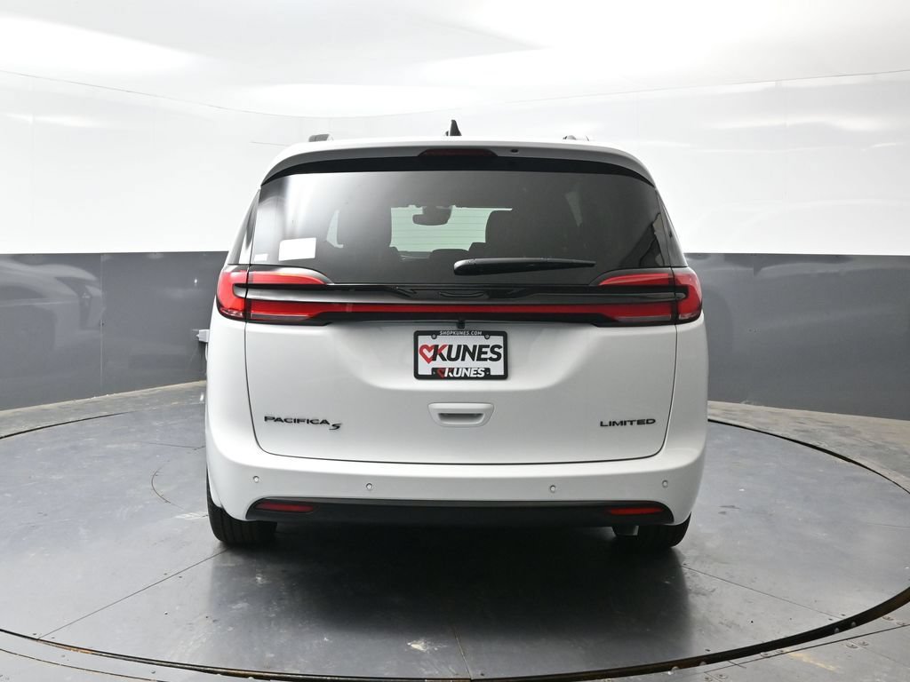 New 2027 Chrysler Pacifica Limited FWD image 8