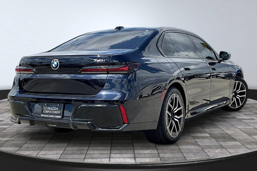 Used 2025 BMW 740i xDrive AWD/4WD image 7