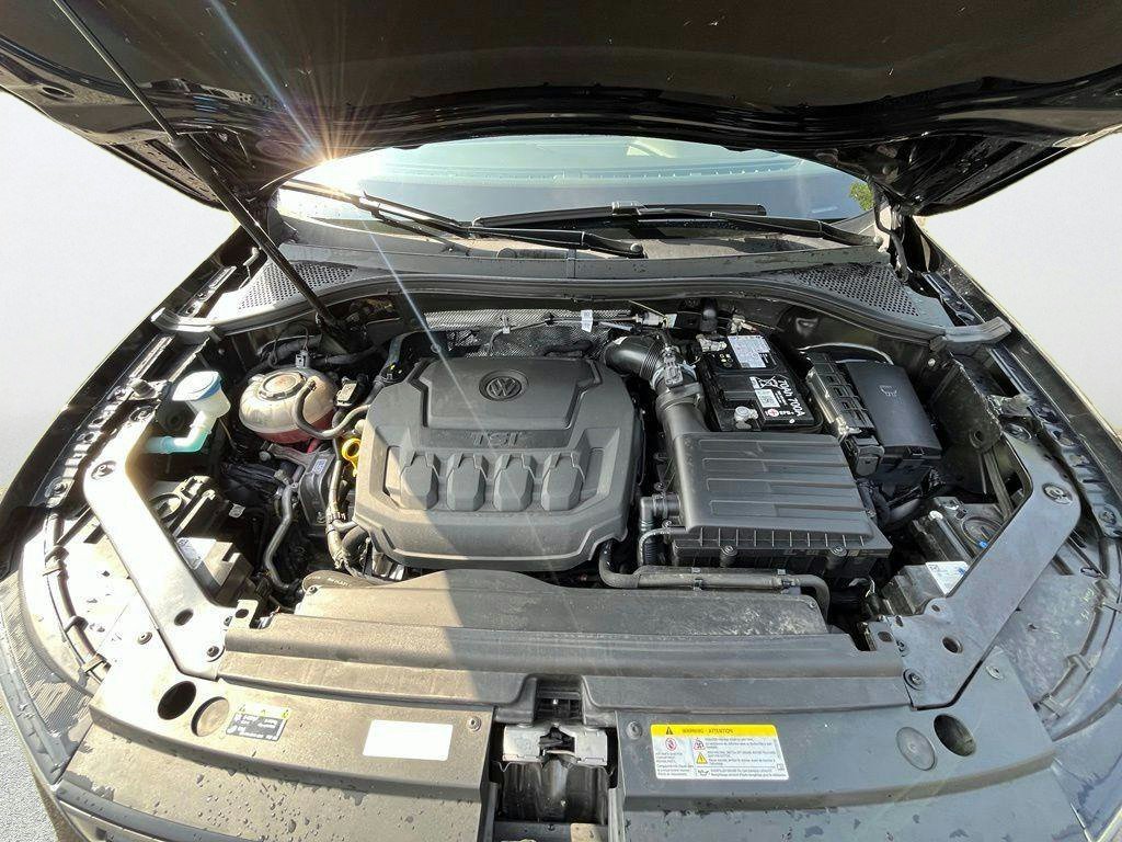 Certified 2024 Volkswagen Tiguan SE R-Line AWD/4WD image 33