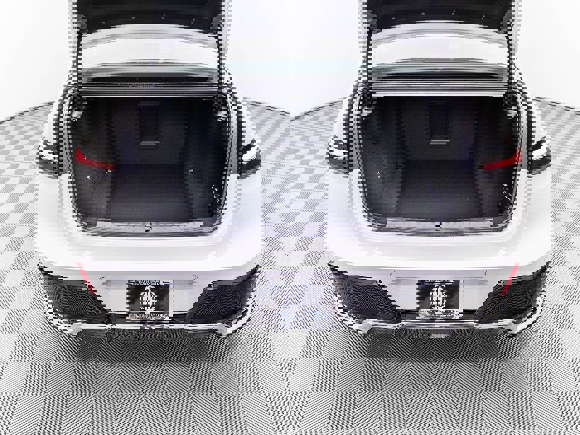 New 2025 BMW 750e xDrive image 32