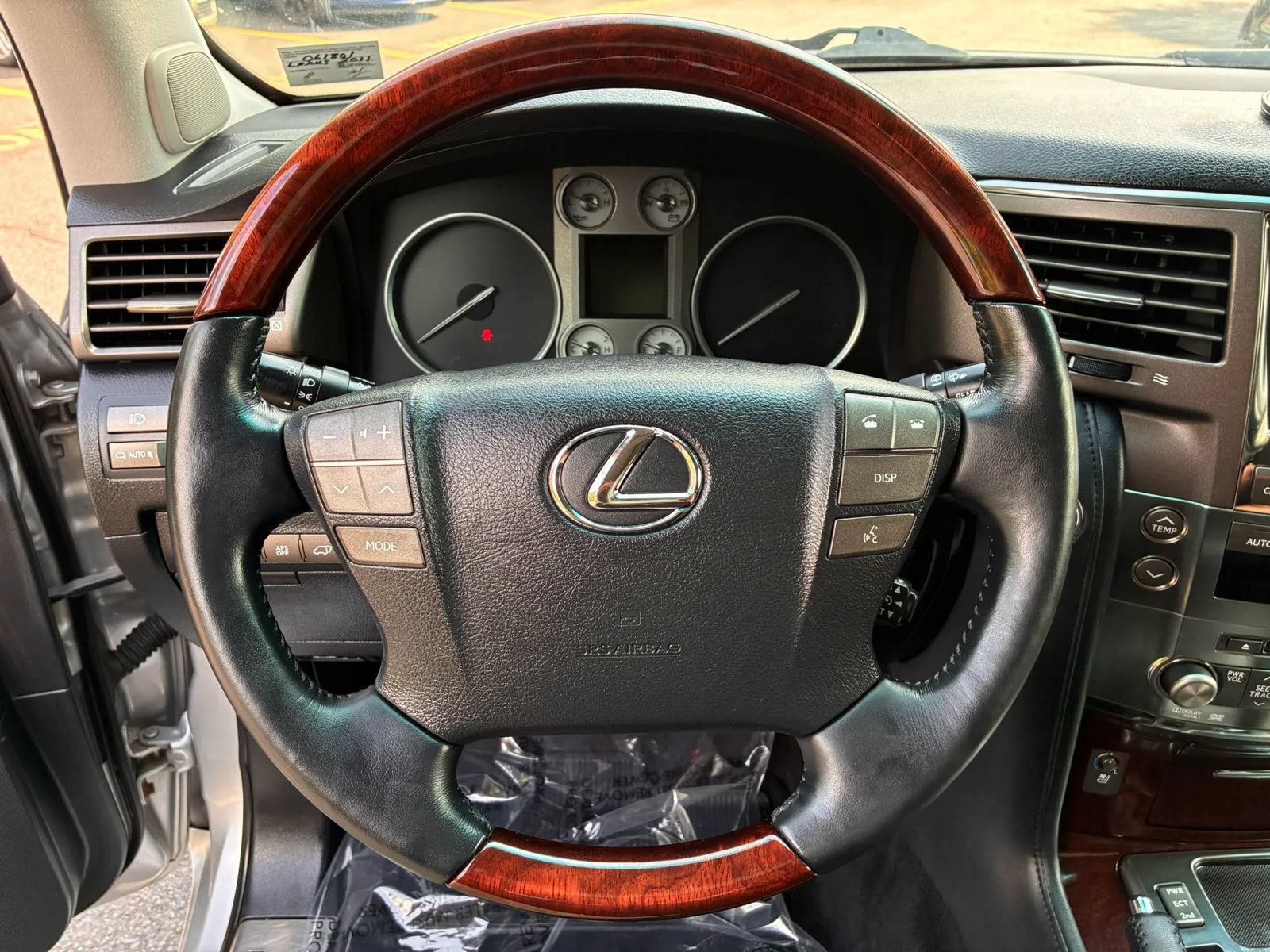 Used 2011 Lexus LX 570 4WD w/ Luxury Pkg image 21