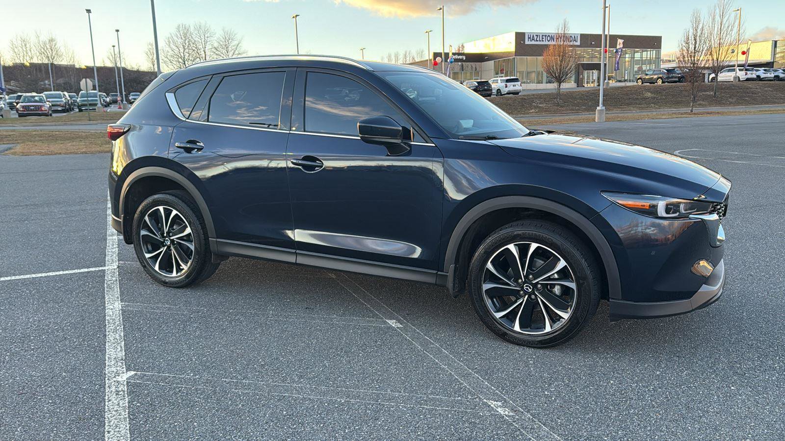 Used 2023 MAZDA CX-5 AWD 2.5 S w/ Premium Plus Pkg image 3