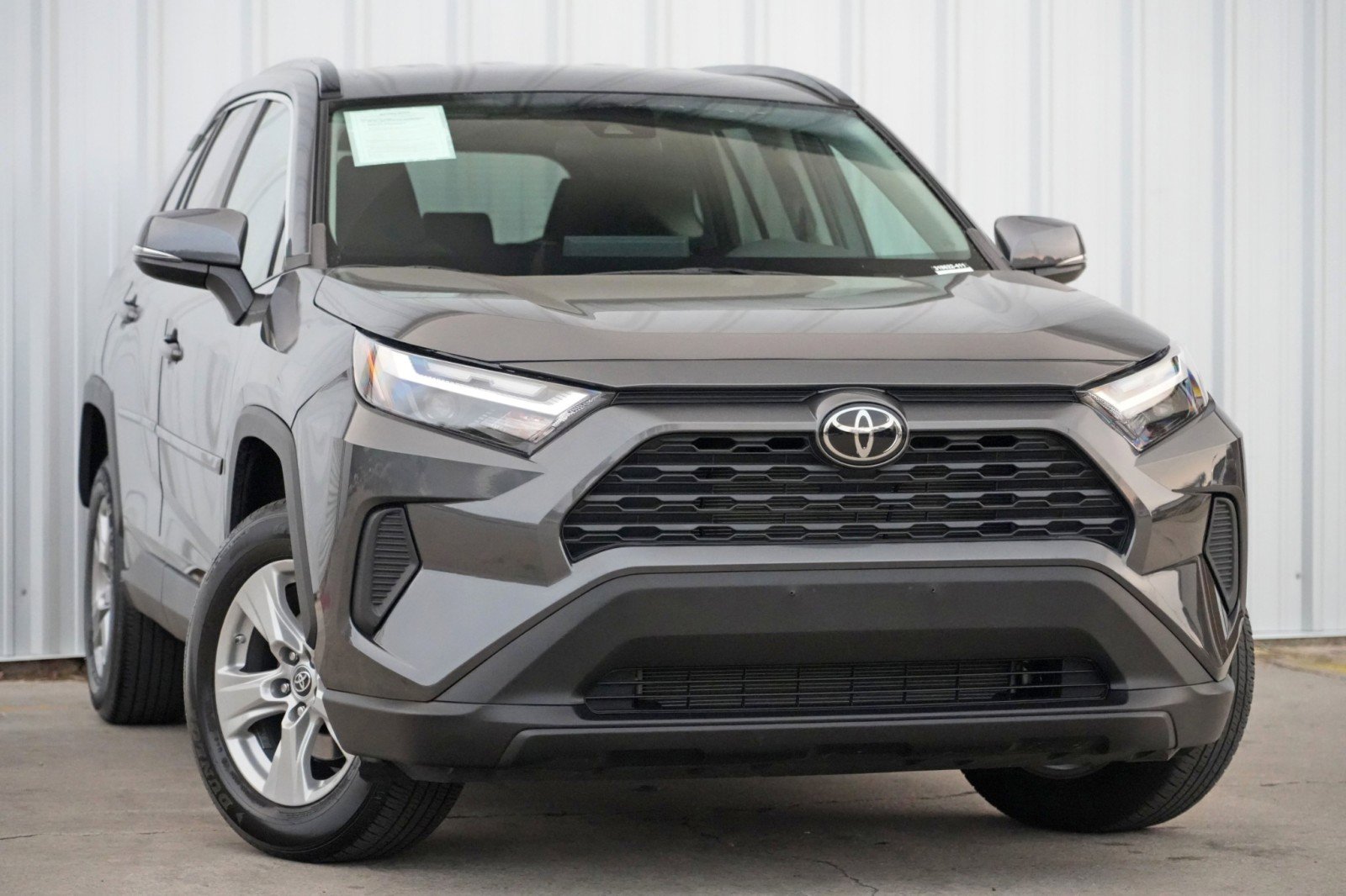 Used 2022 Toyota RAV4 XLE image 2