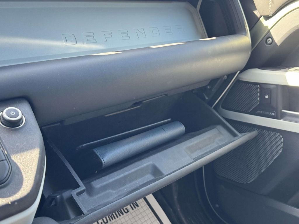 Used 2020 Land Rover Defender 110 SE image 30