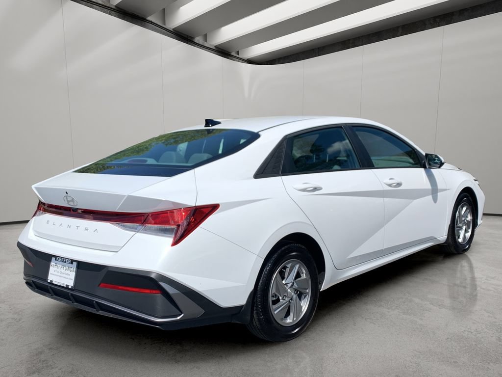 Certified 2026 Hyundai Elantra SE FWD image 5