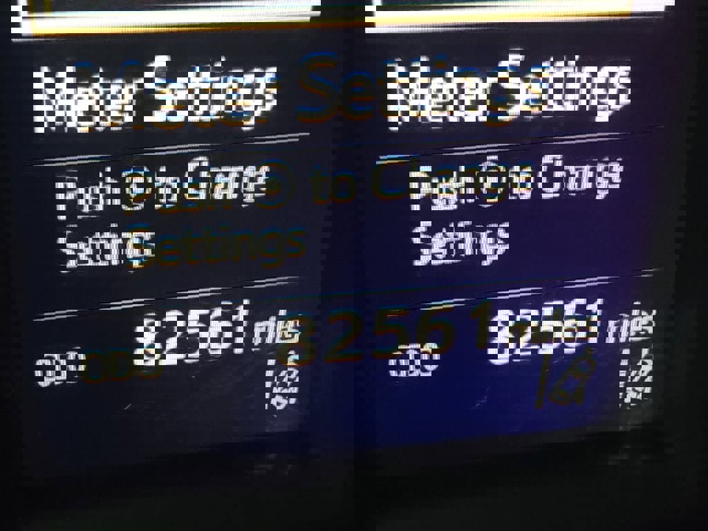 Used 2018 Toyota RAV4 LE image 16