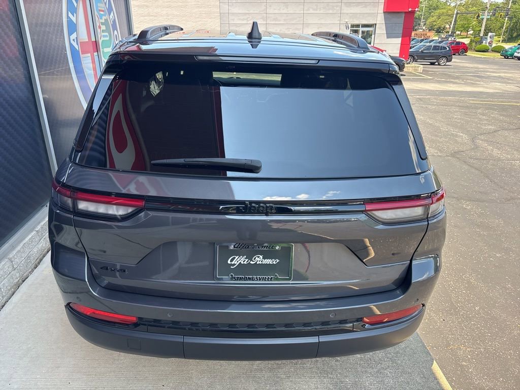 Used 2022 Jeep Grand Cherokee Altitude image 13