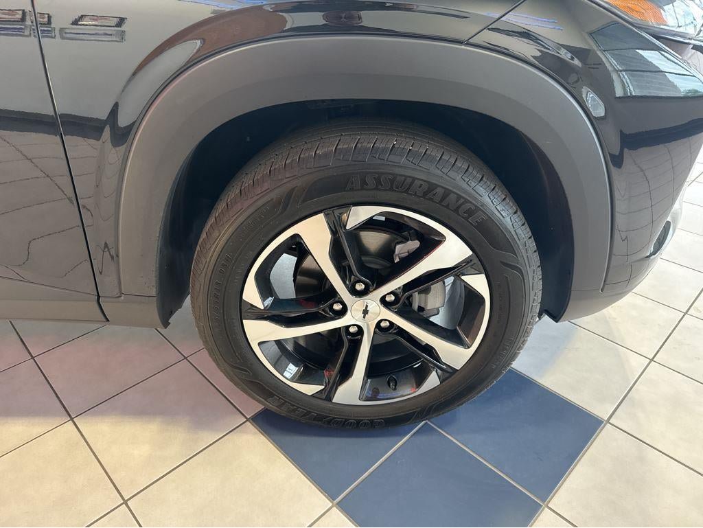 Used 2025 Chevrolet Trax RS FWD image 6