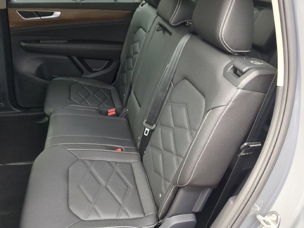 New 2026 Volkswagen Atlas SE FWD image 18