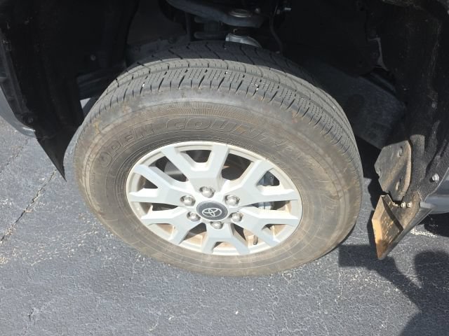Used 2024 Toyota Tacoma SR RWD image 8