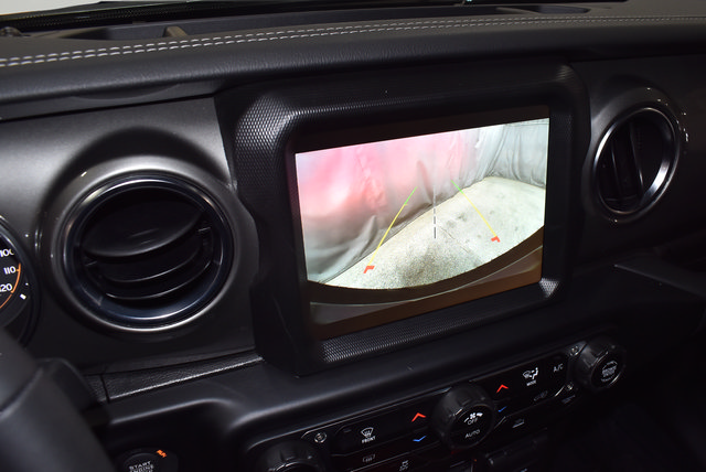 Used 2023 Jeep Wrangler Unlimited Sahara AWD/4WD image 16