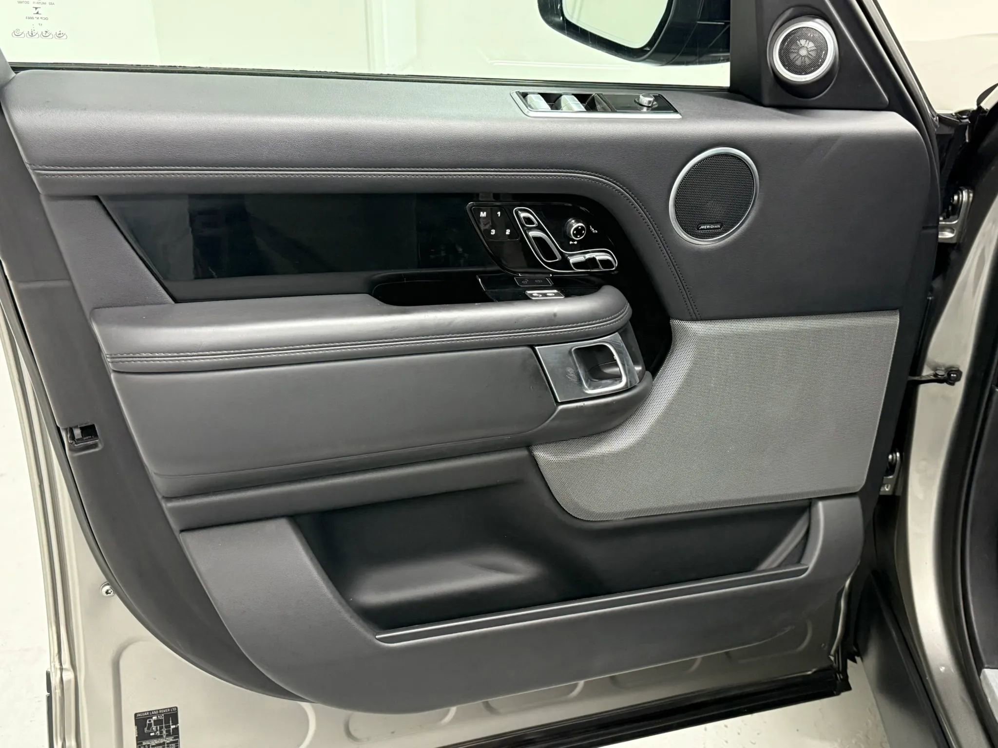 Used 2018 Land Rover Range Rover Supercharged image 20