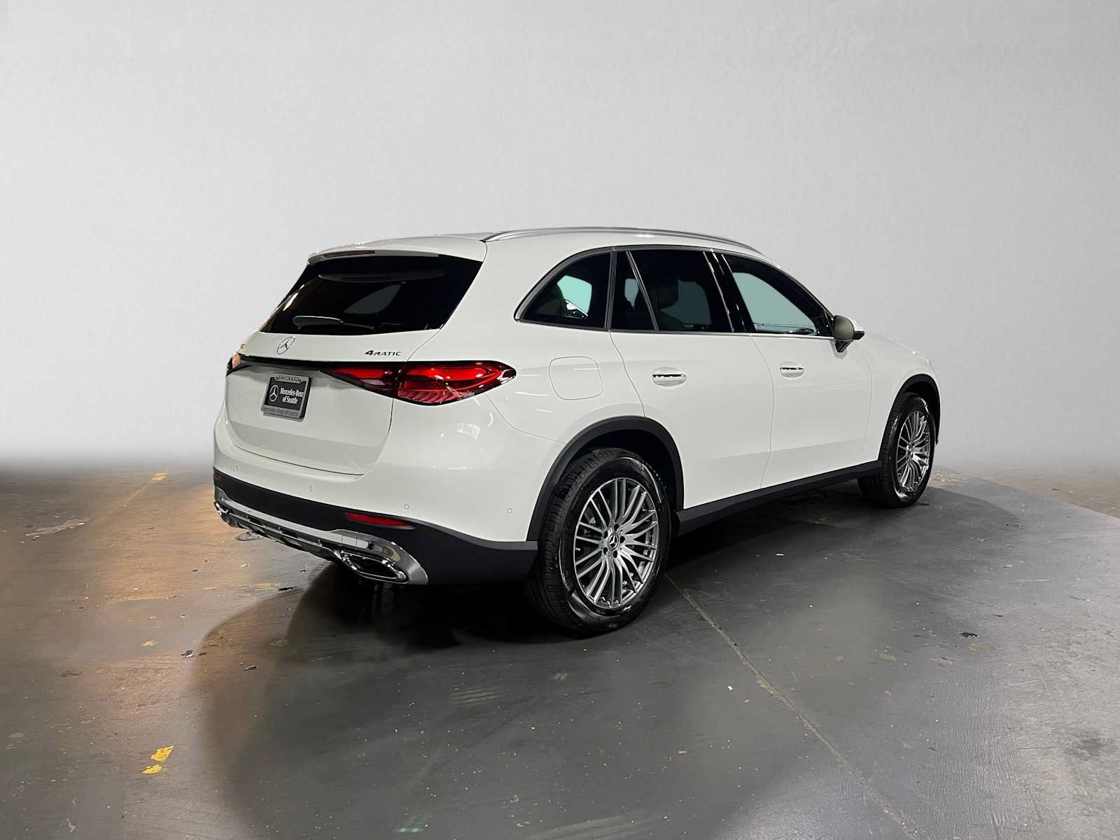 Used 2026 Mercedes-Benz GLC 300 4MATIC image 3
