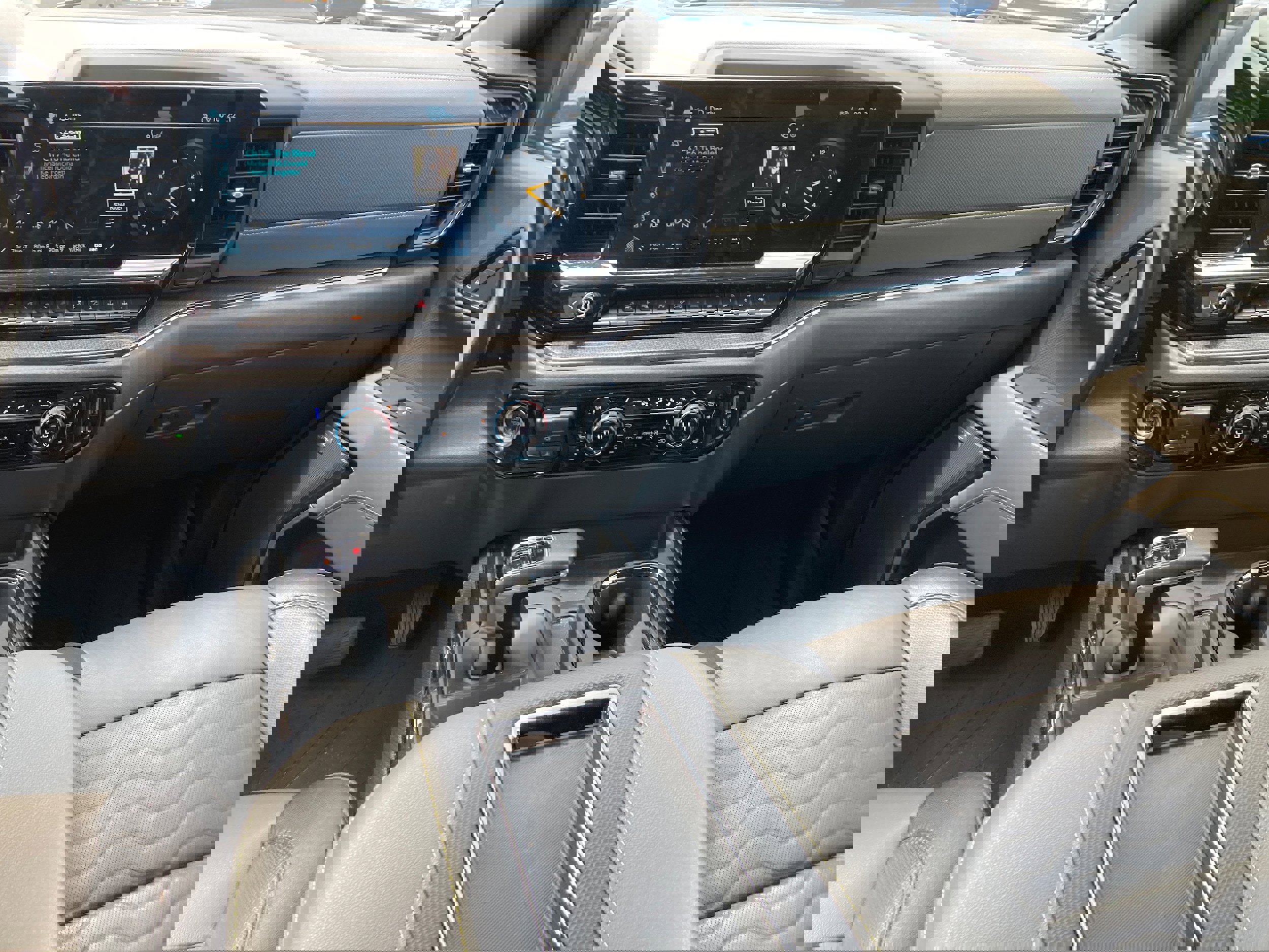 Used 2022 Chevrolet Silverado 1500 ZR2 w/ Technology Package image 10