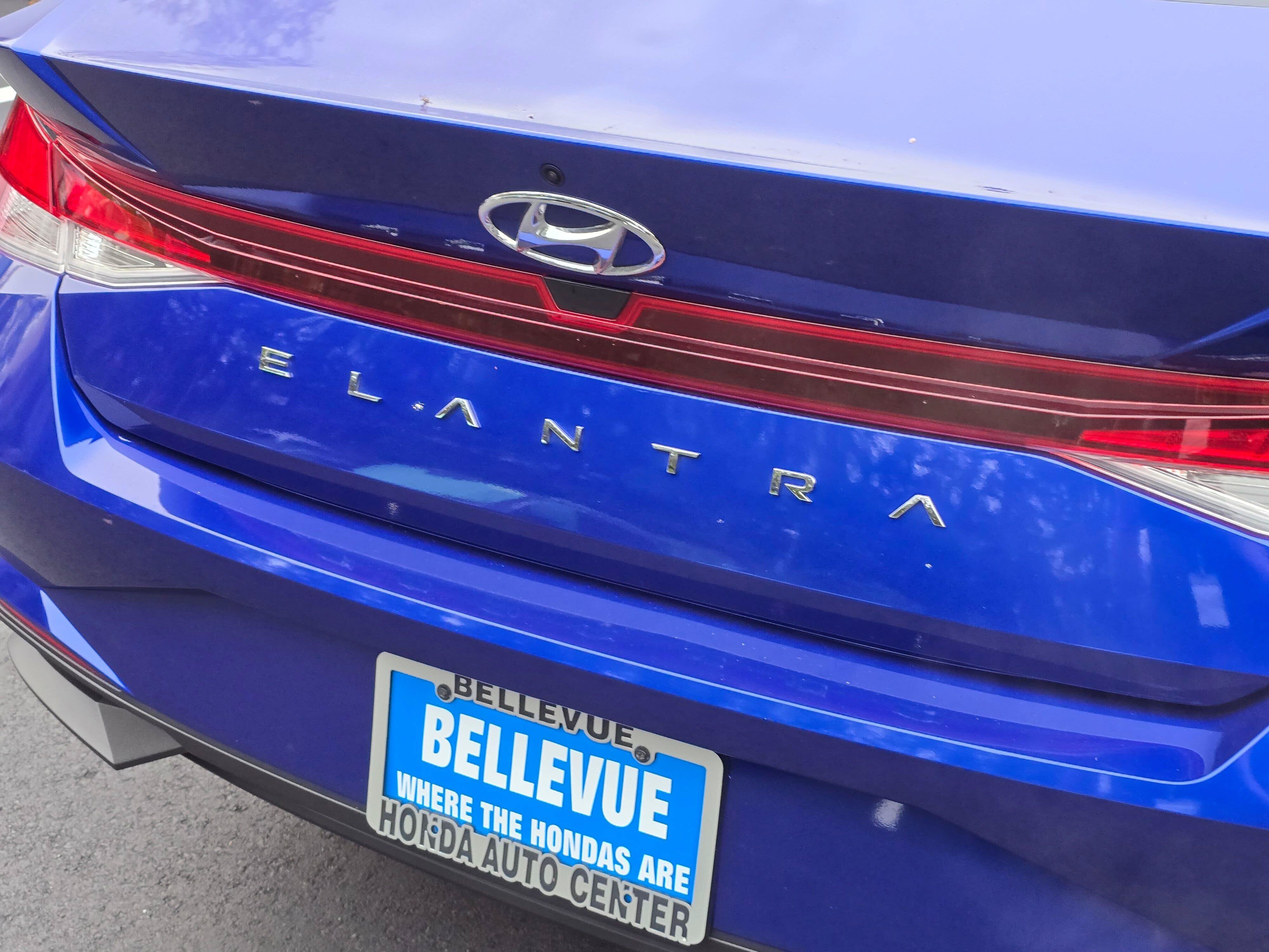 Used 2022 Hyundai Elantra SE FWD image 13