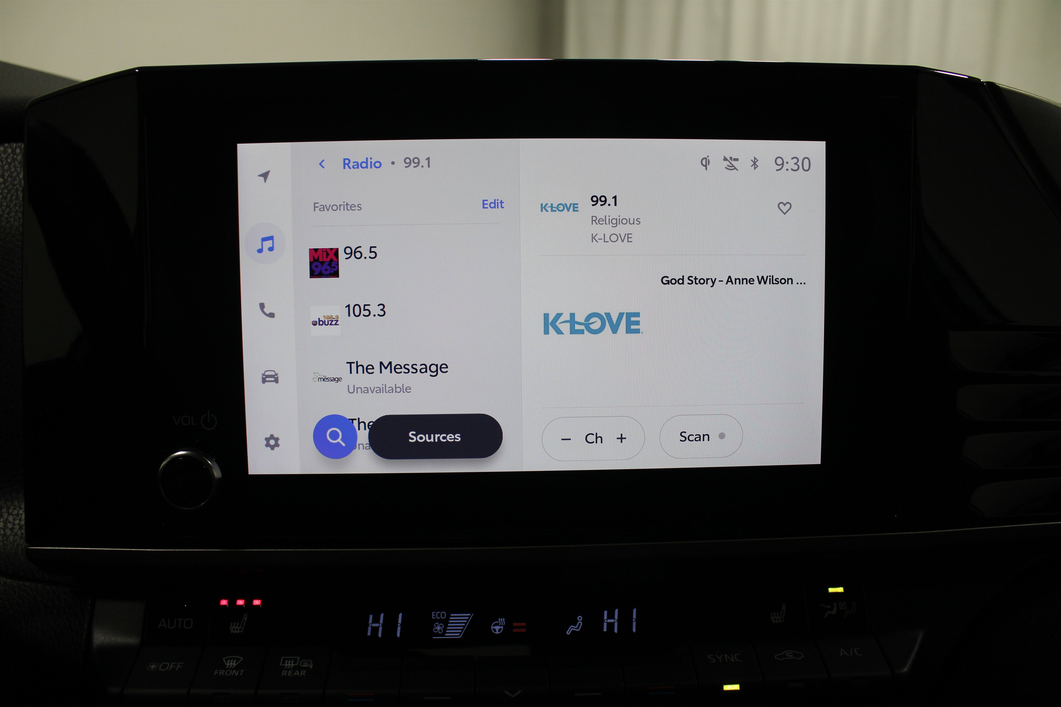 Used 2025 Toyota Camry LE w/ Convenience Package image 13