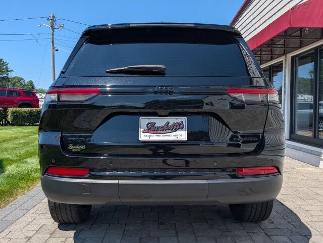 Used 2024 Jeep Grand Cherokee Limited w/ Black Appearance Package AWD/4WD image 6