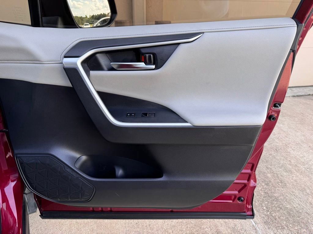 Used 2022 Toyota RAV4 Limited image 15