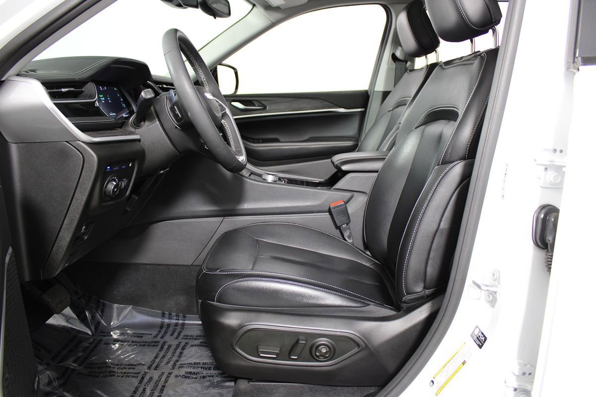 Used 2022 Jeep Grand Cherokee Limited 4xe AWD/4WD image 8