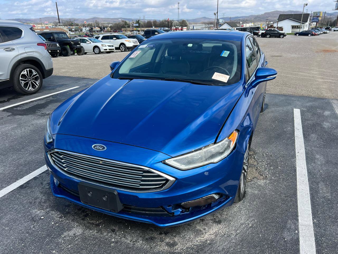 Used 2017 Ford Fusion SE w/ Fusion SE Technology Package image 2