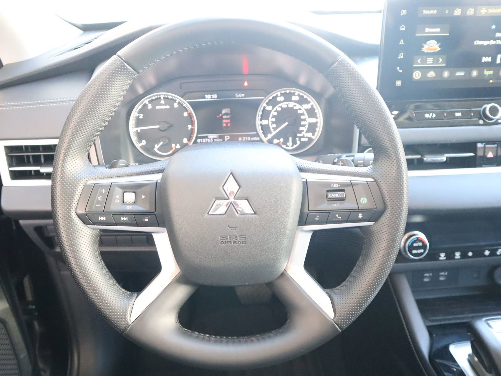 Used 2025 Mitsubishi Outlander AWD image 33