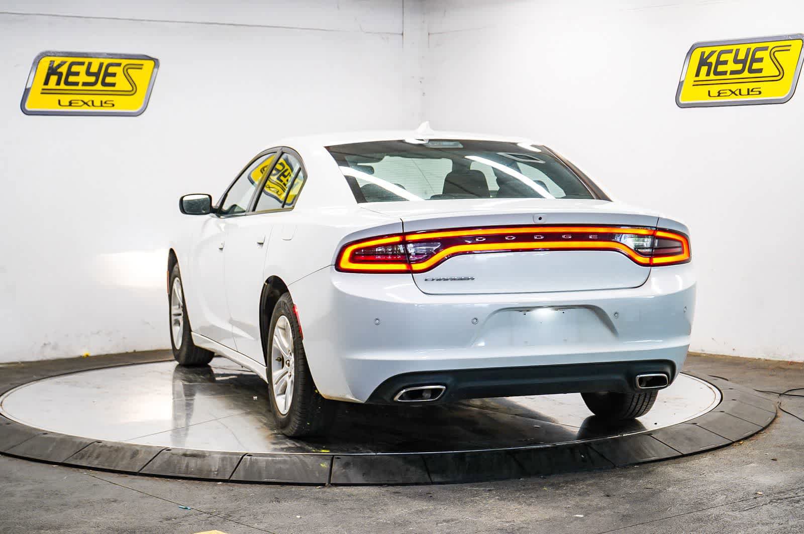 Used 2023 Dodge Charger SXT RWD image 2