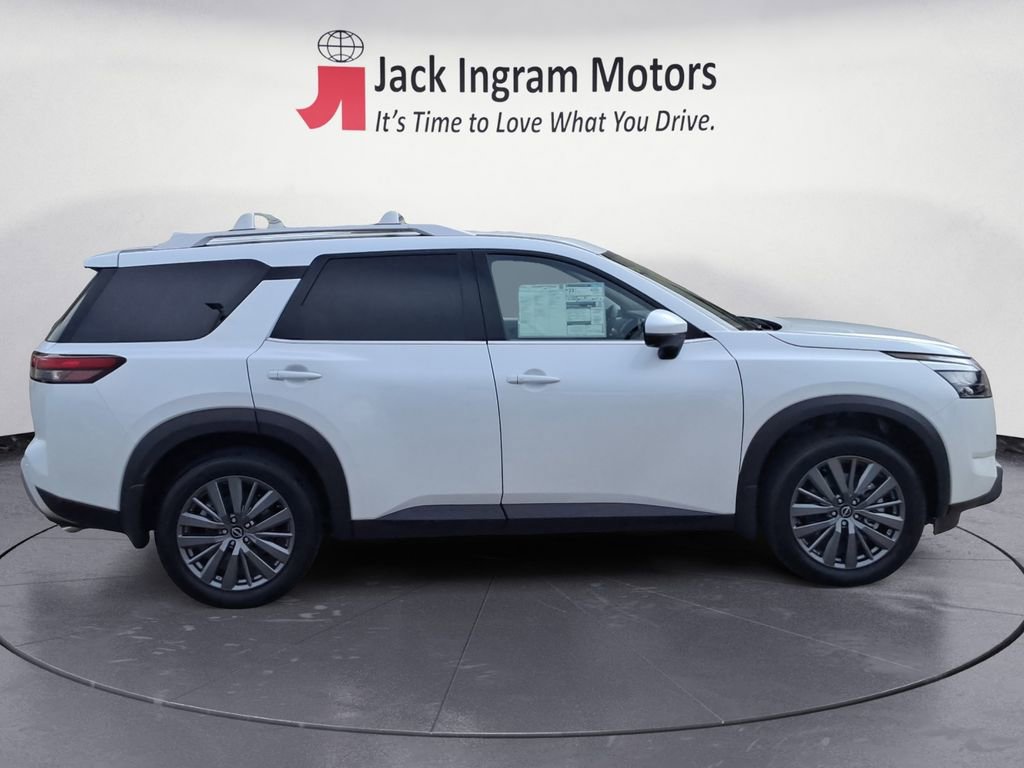 New 2025 Nissan Pathfinder SL image 6