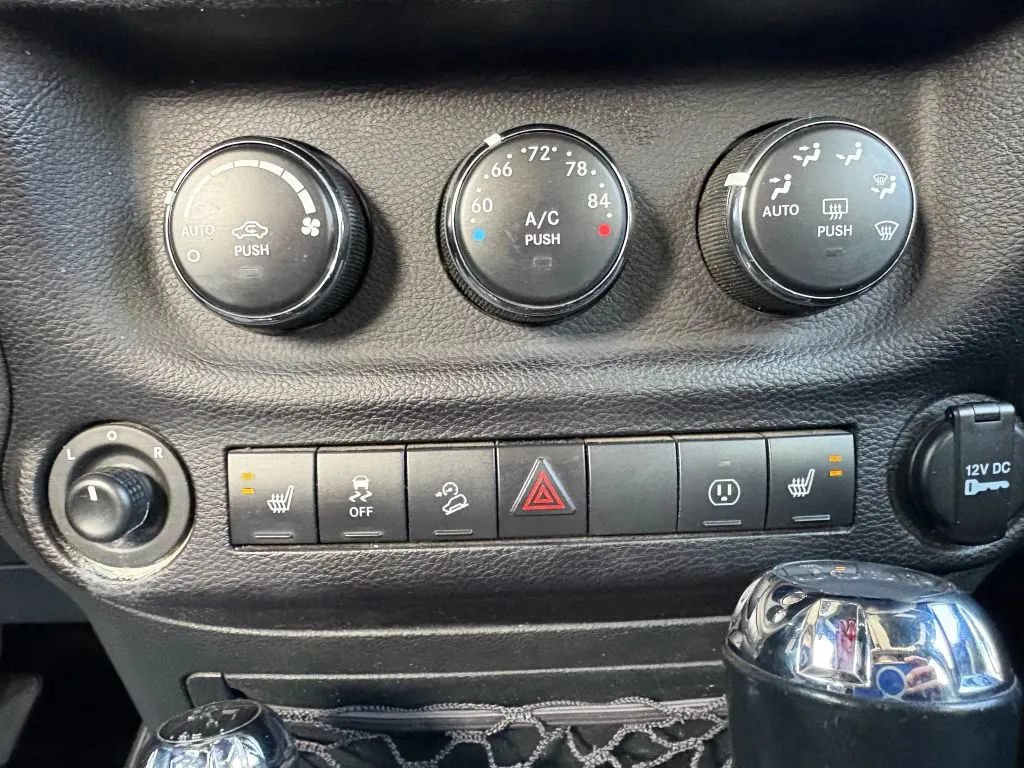 Used 2017 Jeep Wrangler Unlimited Sahara AWD/4WD image 13