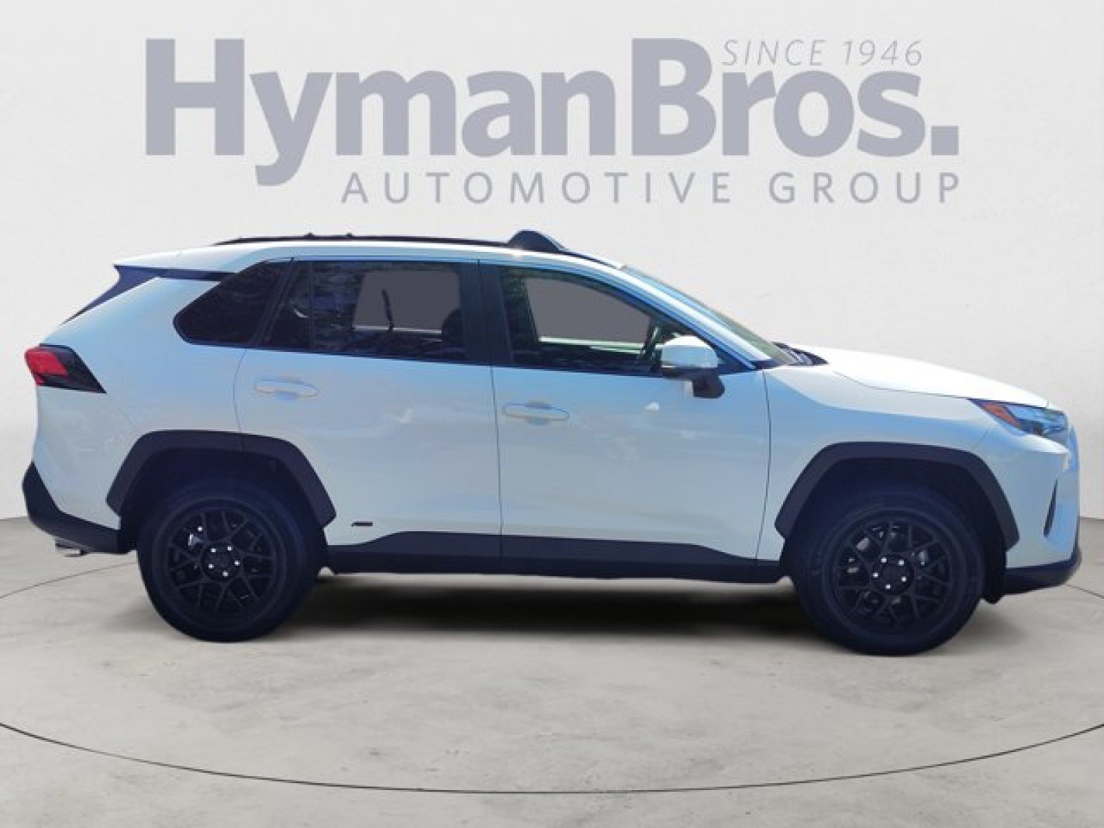 Used 2022 Toyota RAV4 XLE w/ Convenience Package AWD/4WD image 2