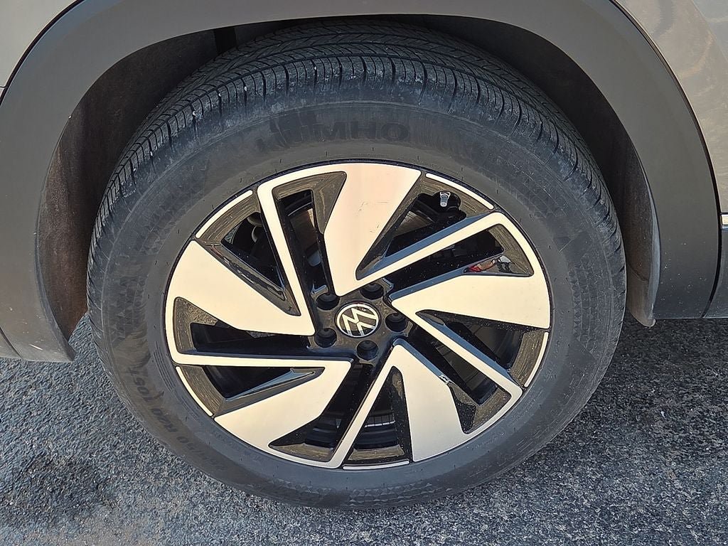 Used 2024 Volkswagen Atlas SEL AWD/4WD image 12