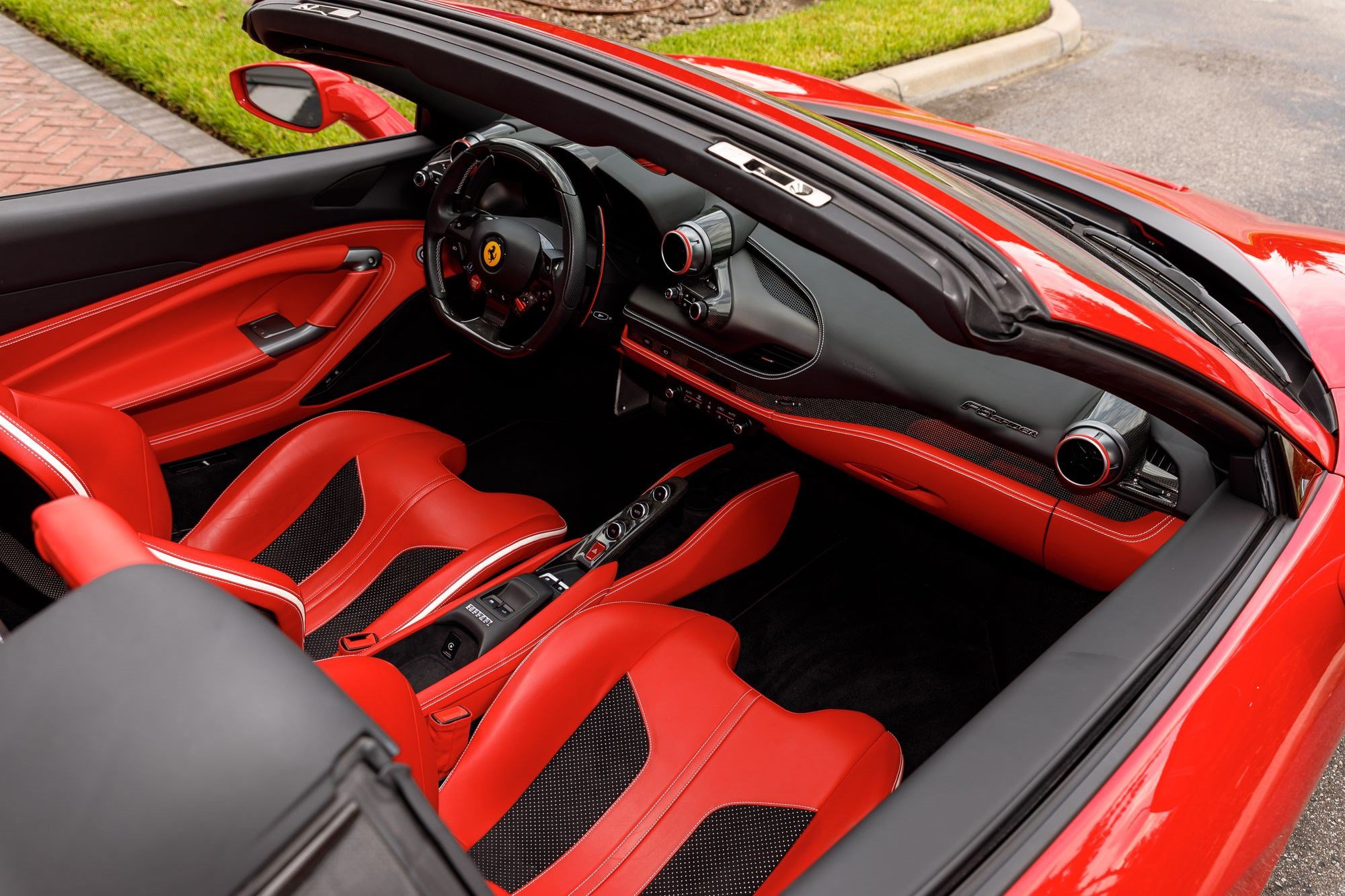 Used 2022 Ferrari F8 Tributo RWD image 18