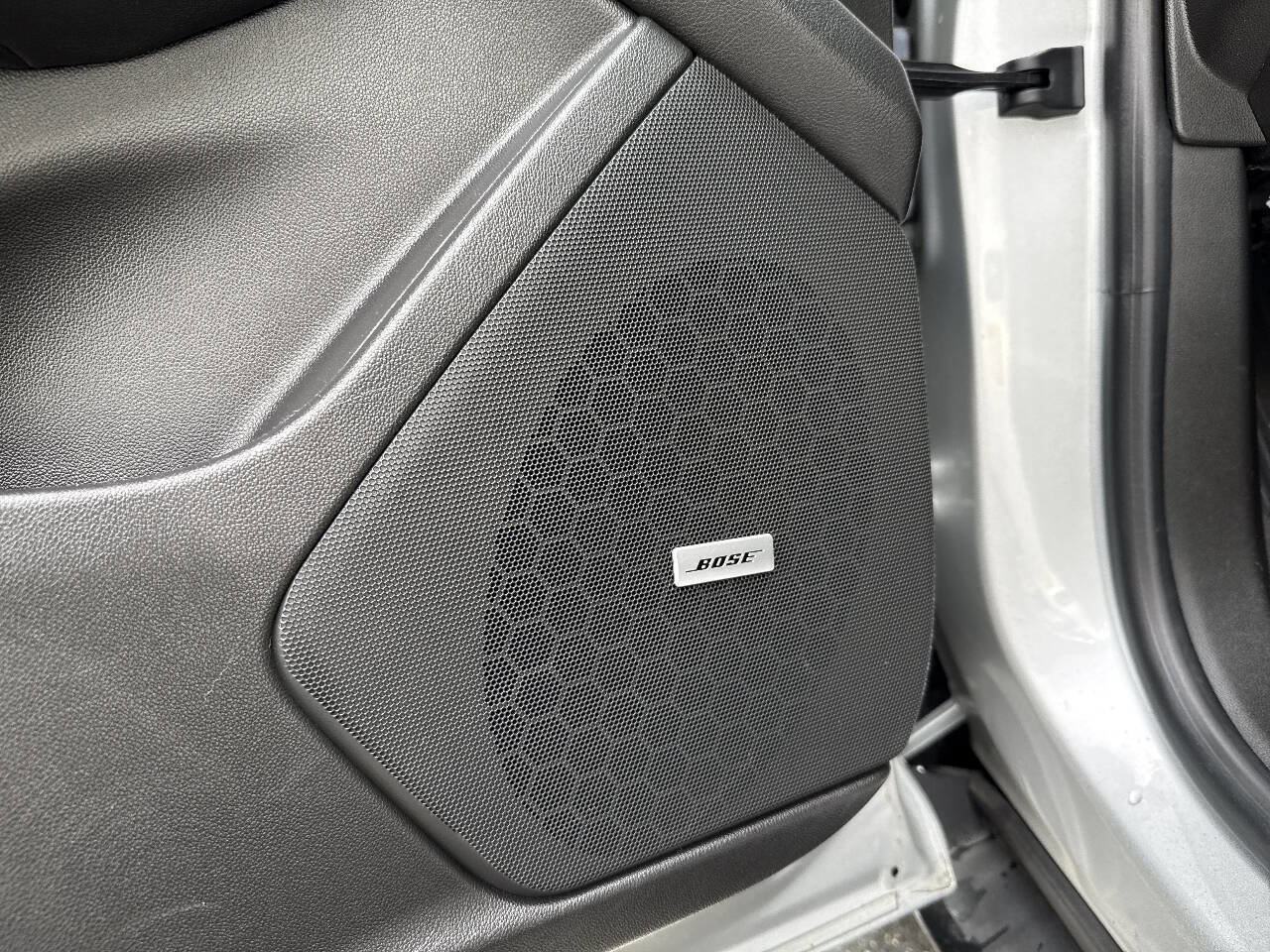 Used 2017 Cadillac XT5 Luxury w/ Driver Awareness Package image 32