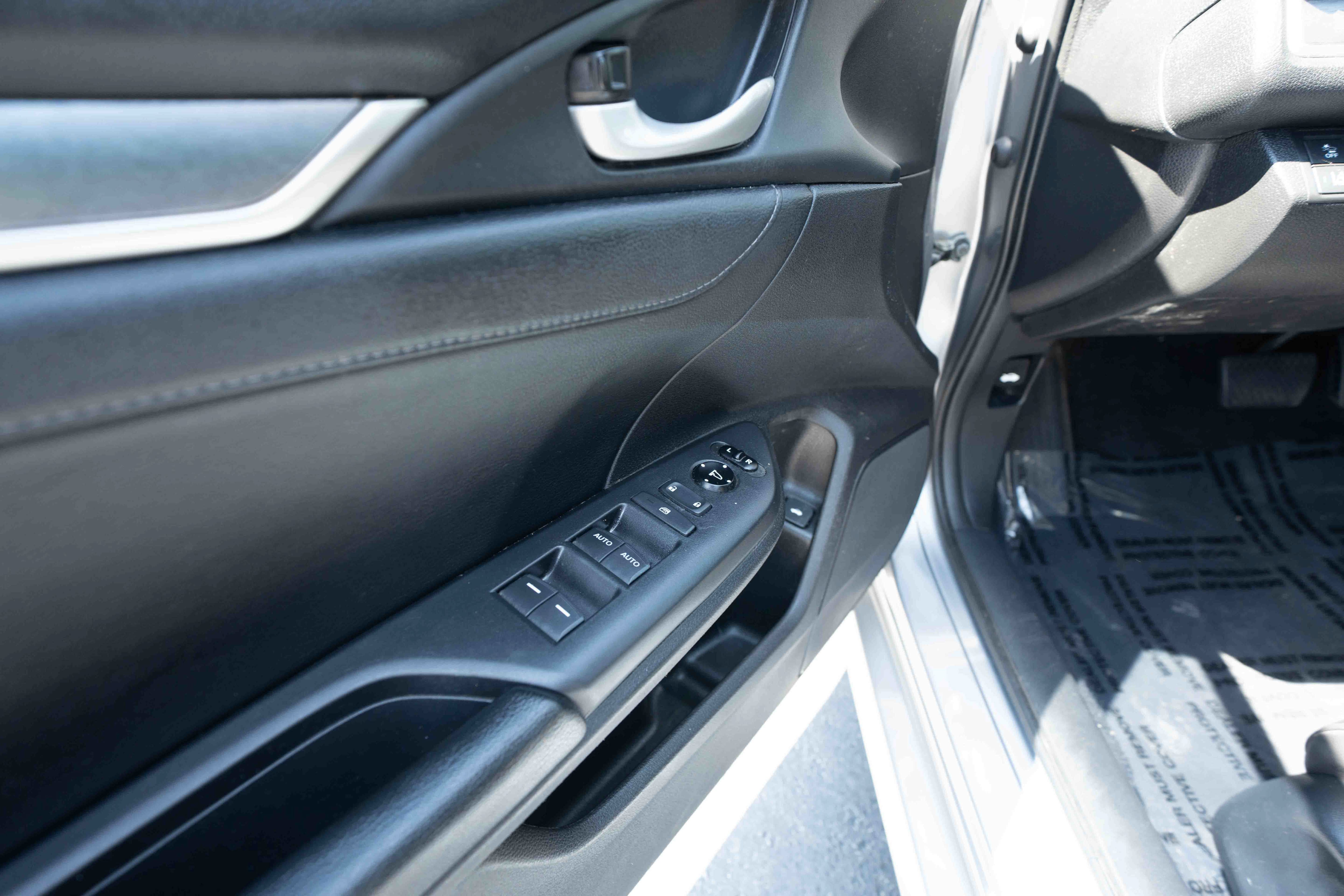 Used 2017 Honda Civic Touring image 7