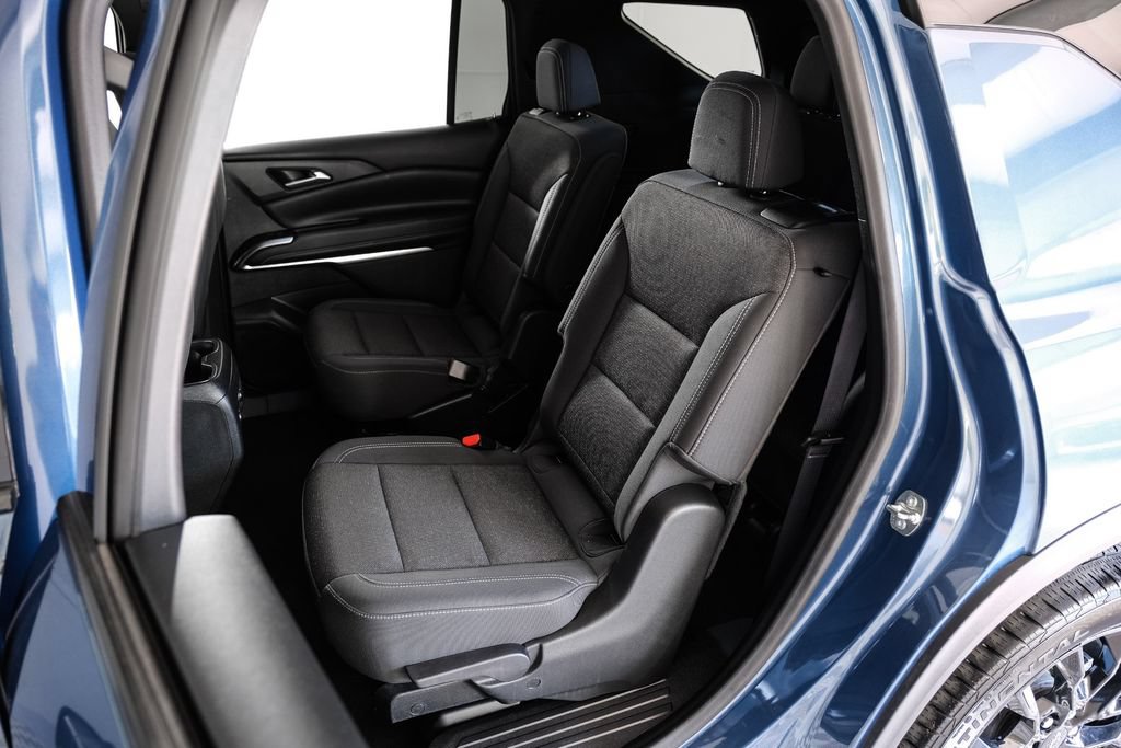 Used 2024 Chevrolet Traverse LT w/ Midnight/Sport Edition FWD image 39