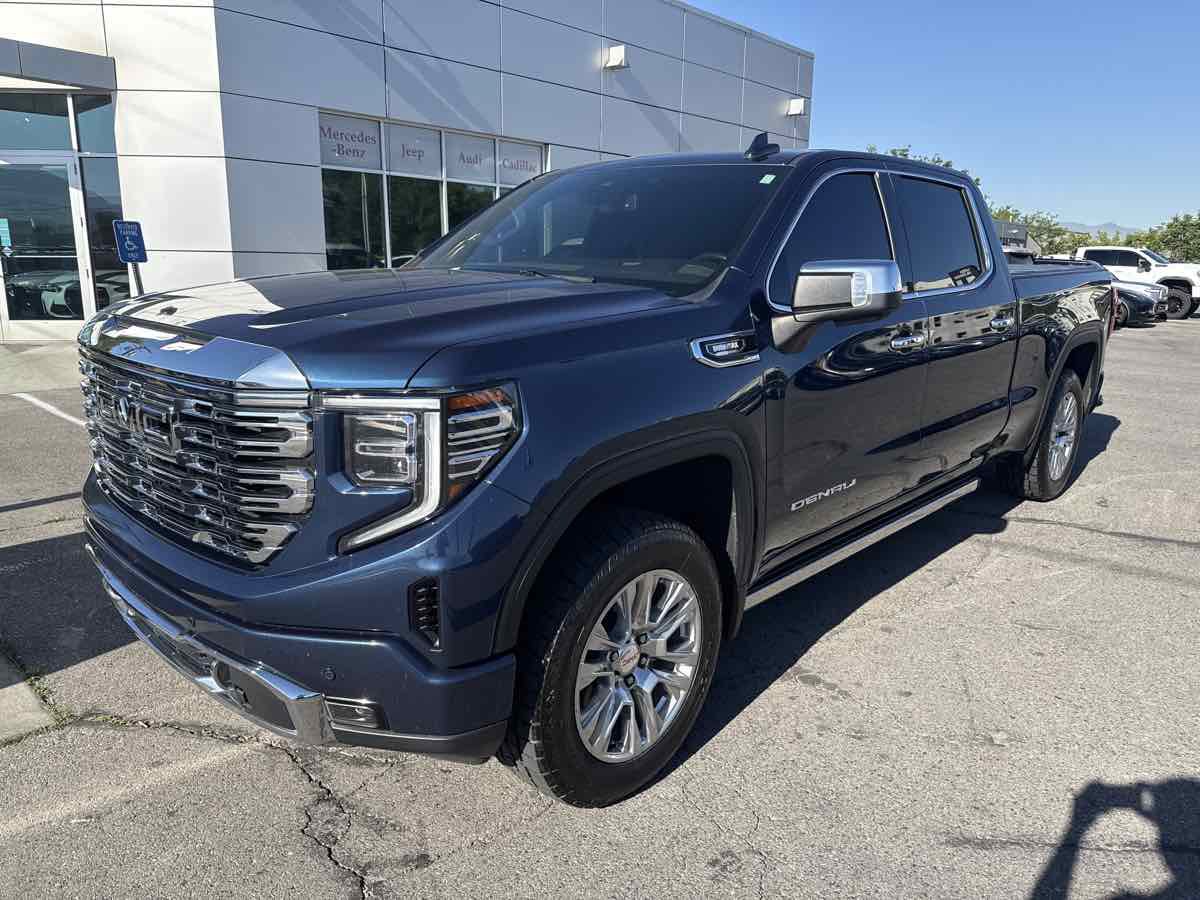 Used 2022 GMC Sierra 1500 Denali AWD/4WD image 2