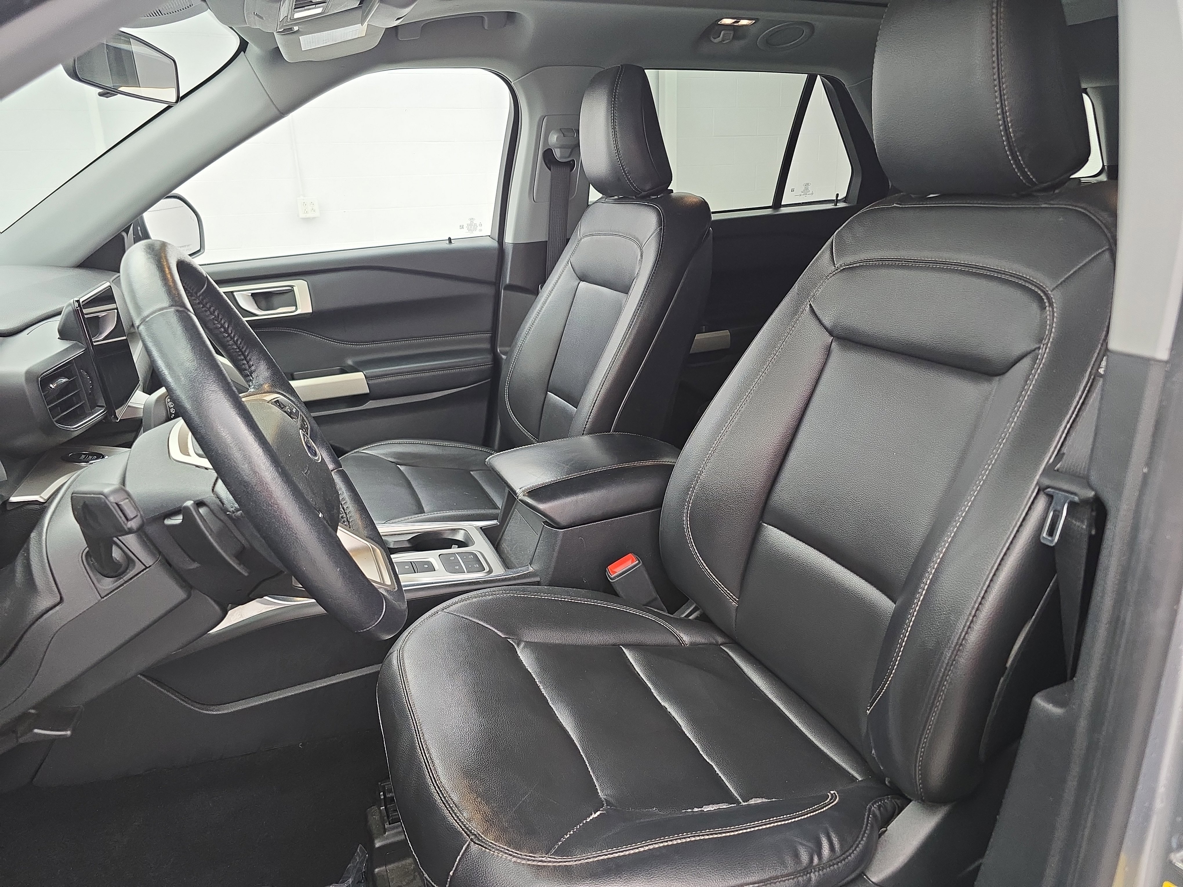 Used 2020 Ford Explorer XLT w/ Equipment Group 202A image 16