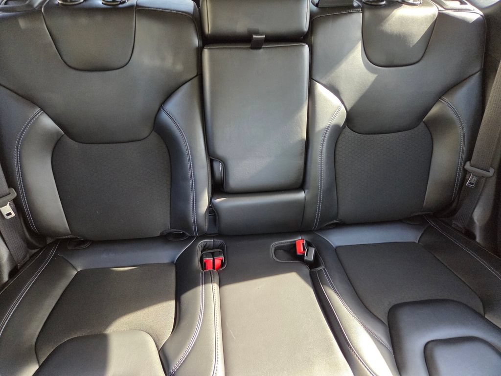 Used 2021 Jeep Cherokee Latitude Plus FWD image 29