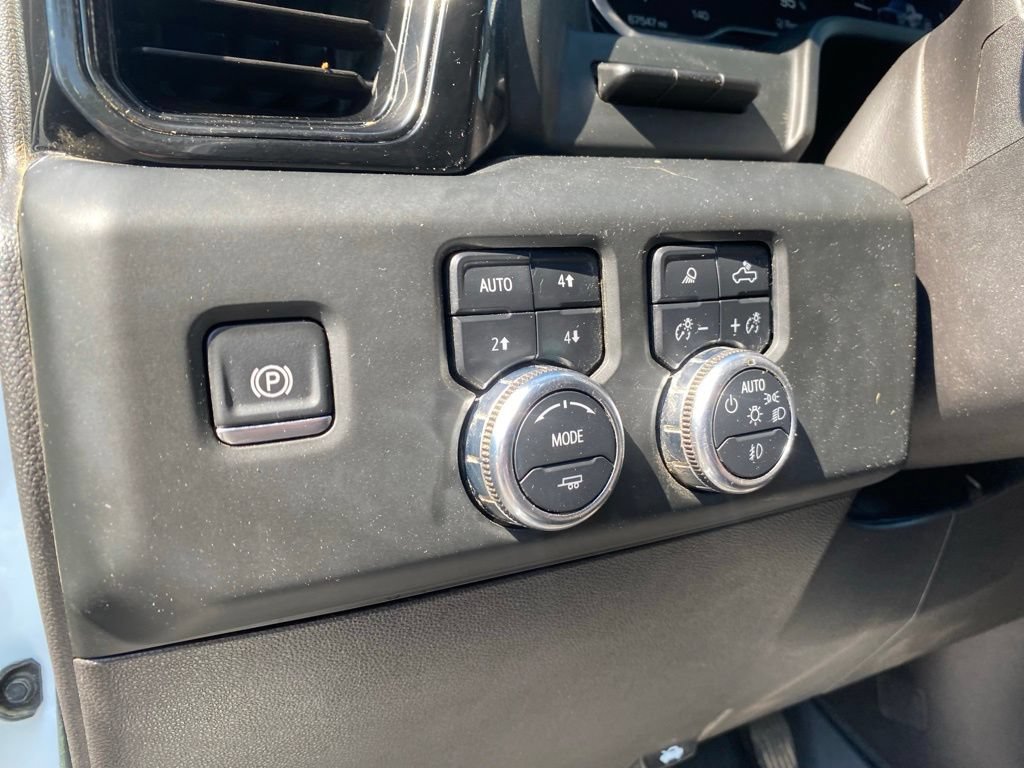 Used 2024 GMC Sierra 1500 AT4 w/ Technology Package AWD/4WD image 17