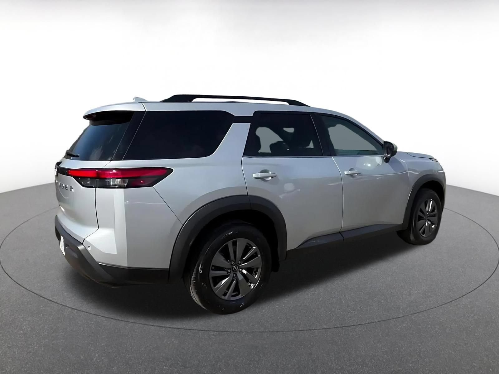 Used 2025 Nissan Pathfinder SV FWD image 14