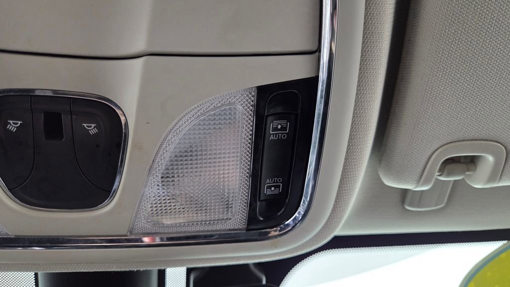 Used 2015 Jeep Cherokee Limited image 29