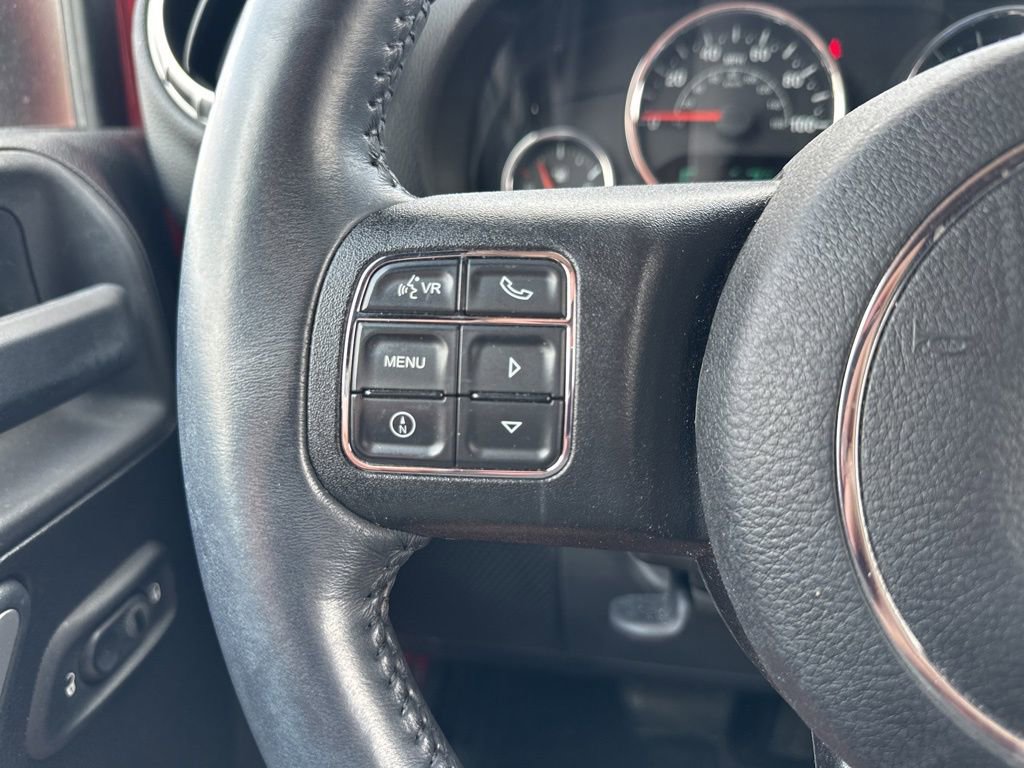Used 2015 Jeep Wrangler Unlimited Rubicon w/ Connectivity Group AWD/4WD image 21
