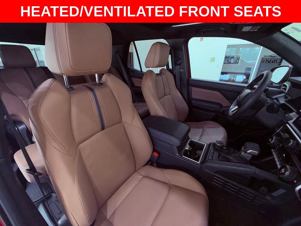 Used 2025 Toyota 4Runner Limited AWD/4WD image 13