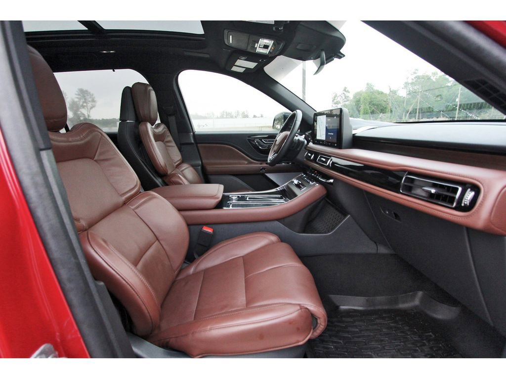 Used 2025 Lincoln Aviator Reserve w/ Equipment Group 201A AWD/4WD image 33