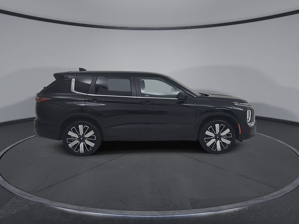 Used 2025 Mitsubishi Outlander SE FWD image 18